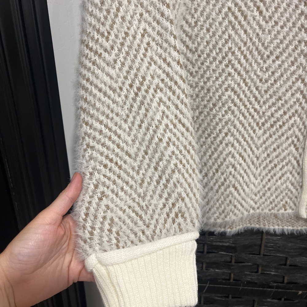 Cardigan - Picture 4 of 4